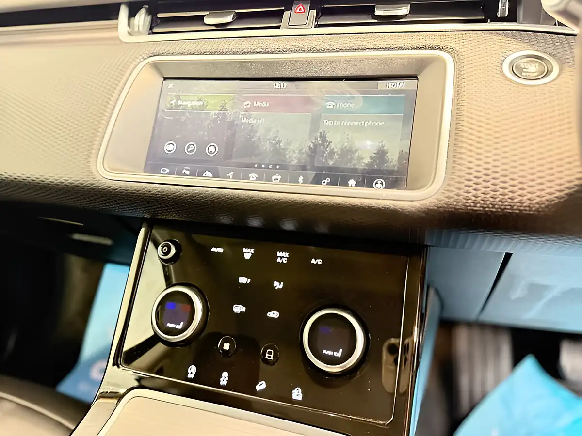 Used 2019 Land Rover Range Rover Evoque S Seoul Pearl Silver - Interior and Exterior details 17