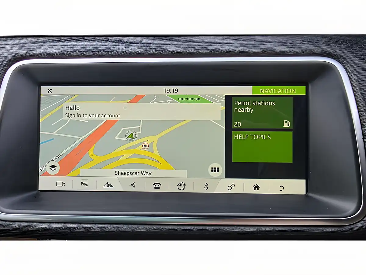 Used 2019 Land Rover Range Rover Evoque S White - Interior and Exterior details 16