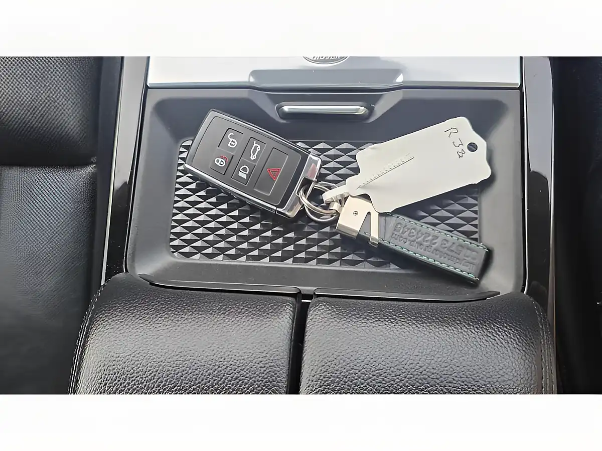 Used 2019 Land Rover Range Rover Evoque S White - Interior and Exterior details 17