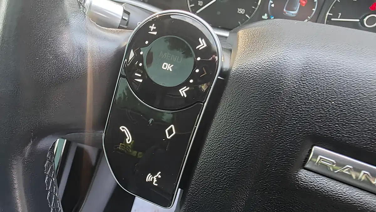 Used 2019 Land Rover Range Rover Evoque S White - Interior and Exterior details 13