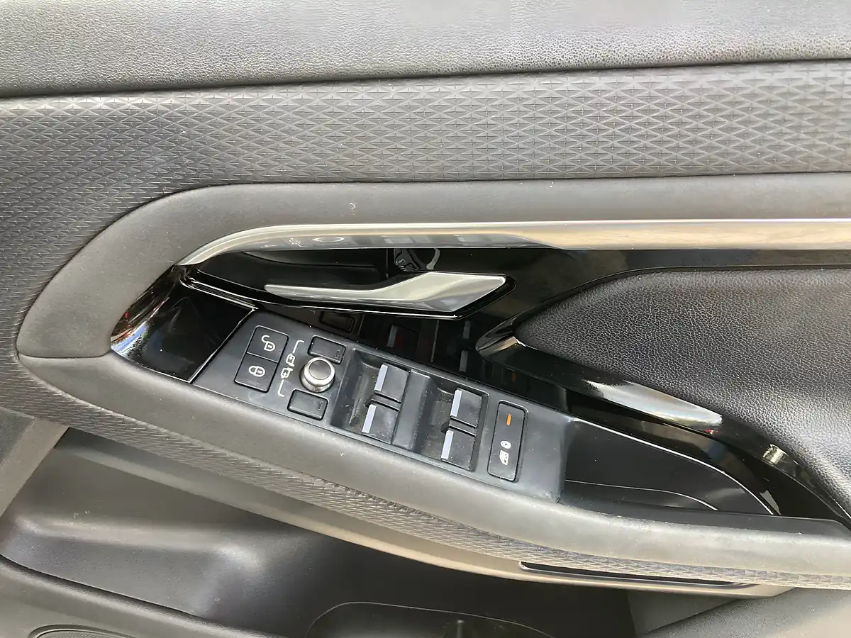 Used 2019 Land Rover Range Rover Evoque S White - Interior and Exterior details 14