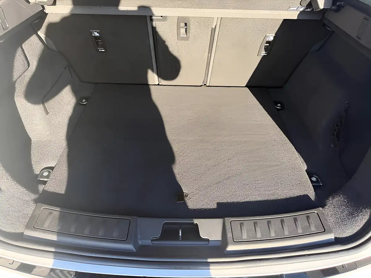 Used 2019 Land Rover Range Rover Evoque S White - Interior and Exterior details 15