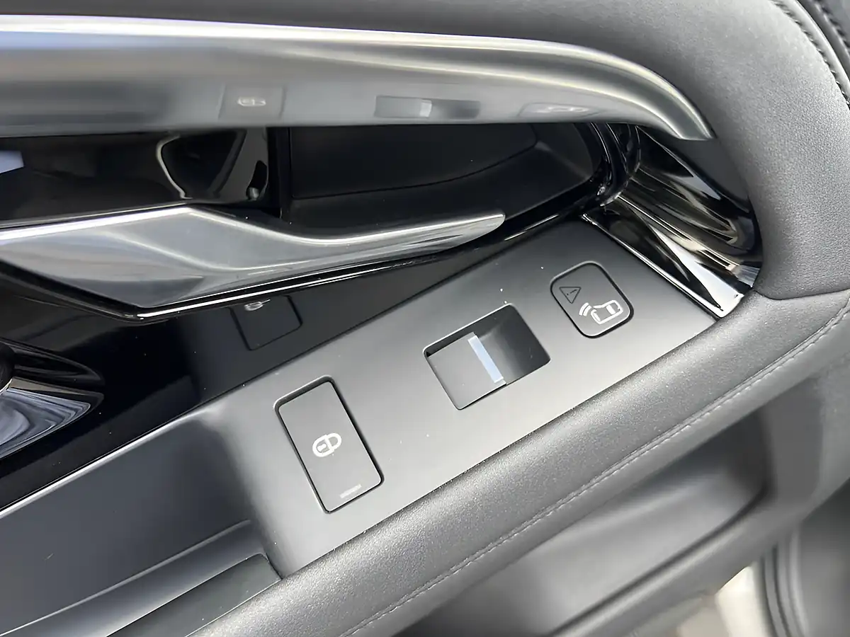 Used 2019 Land Rover Range Rover Evoque Se Seoul Pearl Silver - Interior and Exterior details 13