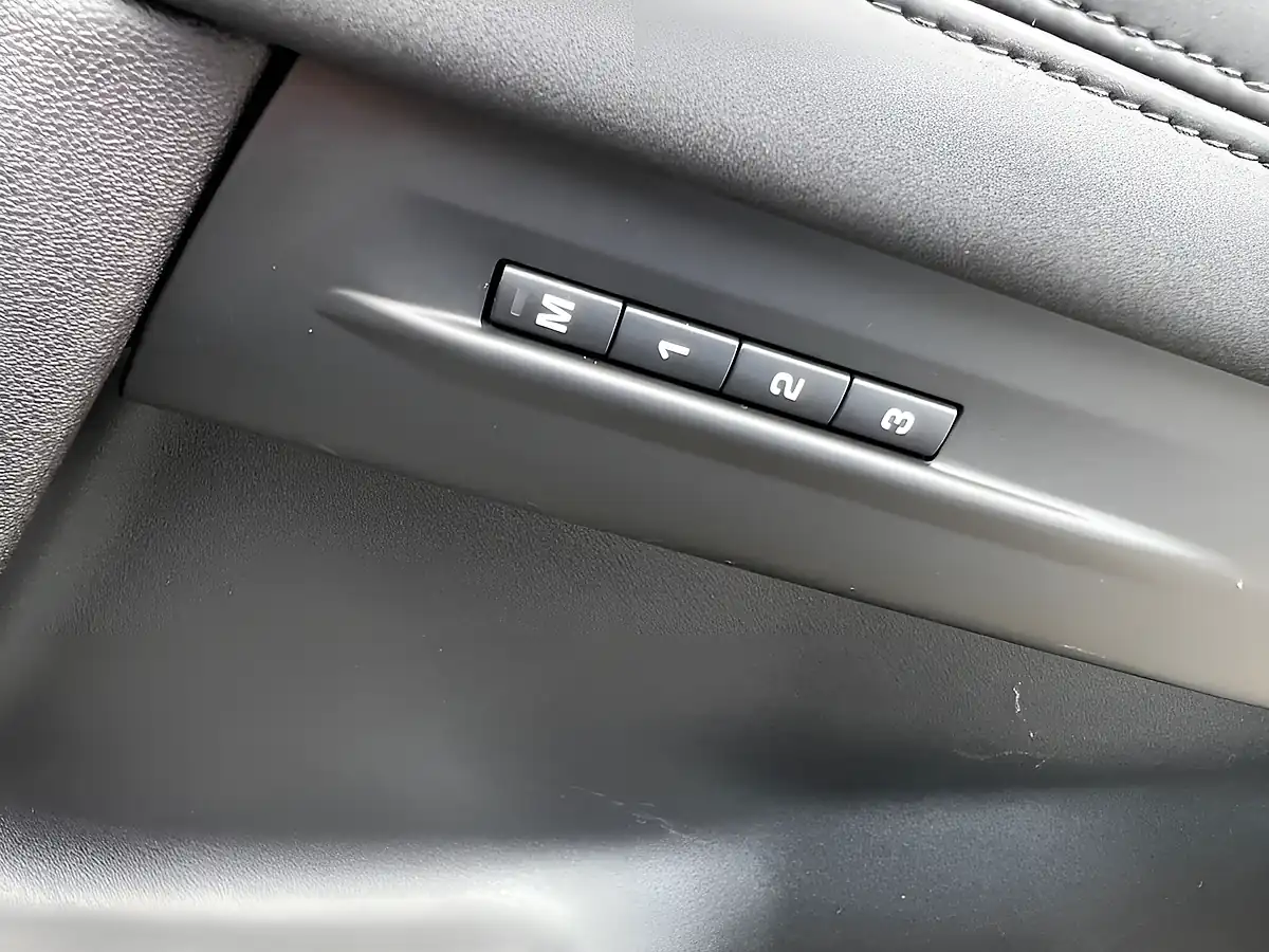 Used 2019 Land Rover Range Rover Evoque Se Seoul Pearl Silver - Interior and Exterior details 15