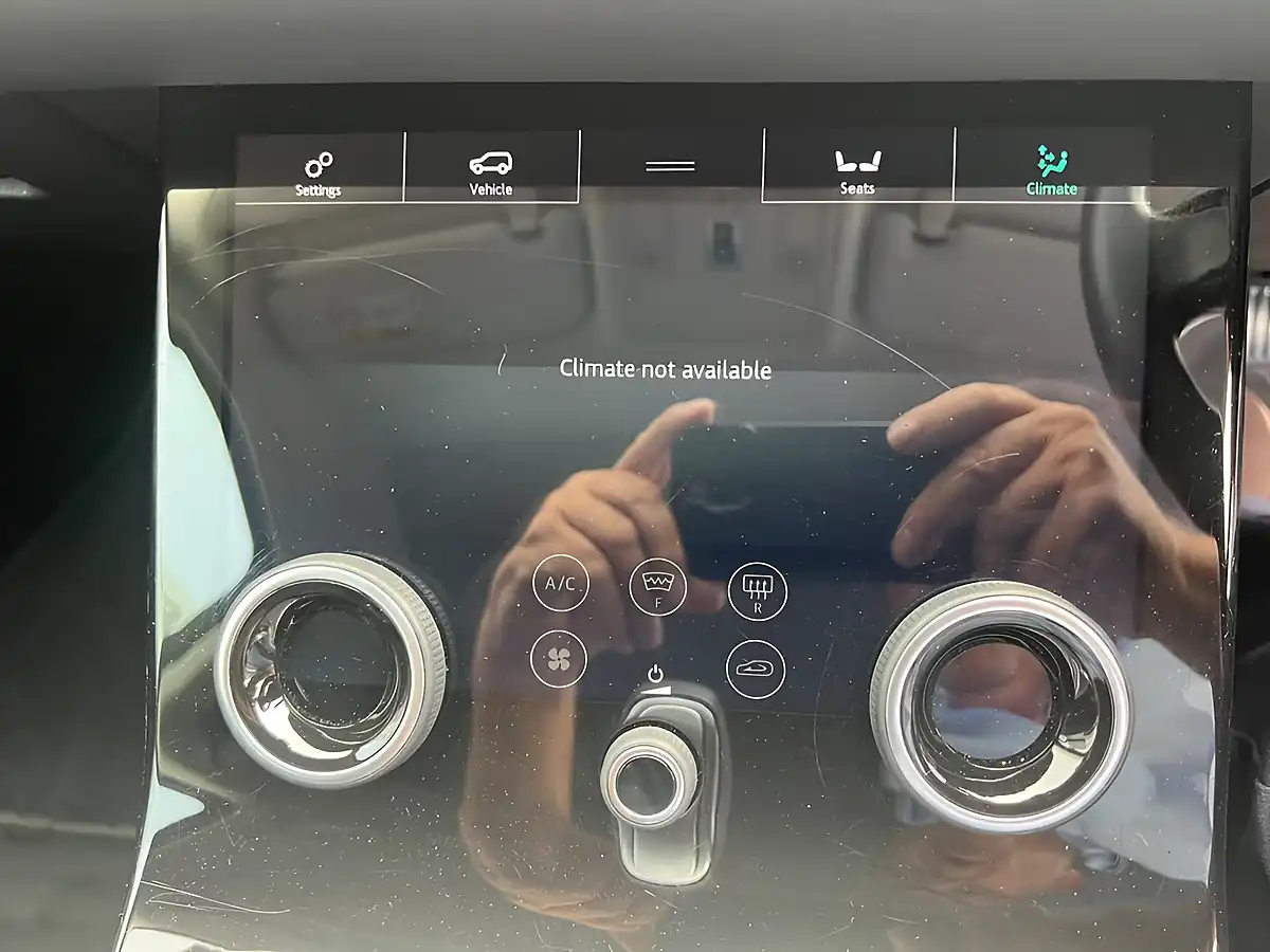Used 2019 Land Rover Range Rover Evoque Se Seoul Pearl Silver - Interior and Exterior details 16