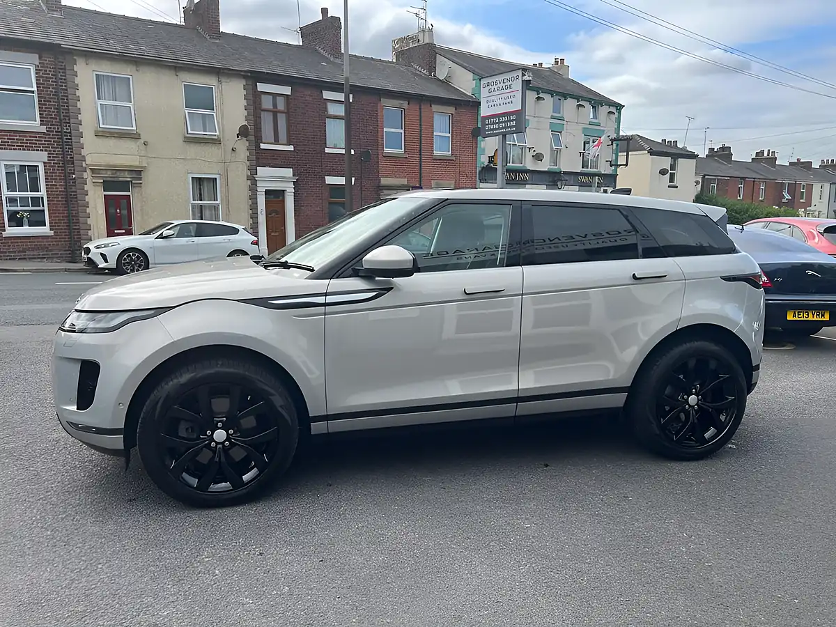 Used 2019 Land Rover Range Rover Evoque Se Seoul Pearl Silver - Interior and Exterior details 4