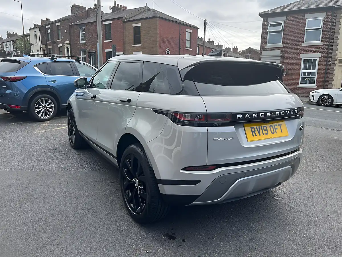 Used 2019 Land Rover Range Rover Evoque Se Seoul Pearl Silver - Interior and Exterior details 5