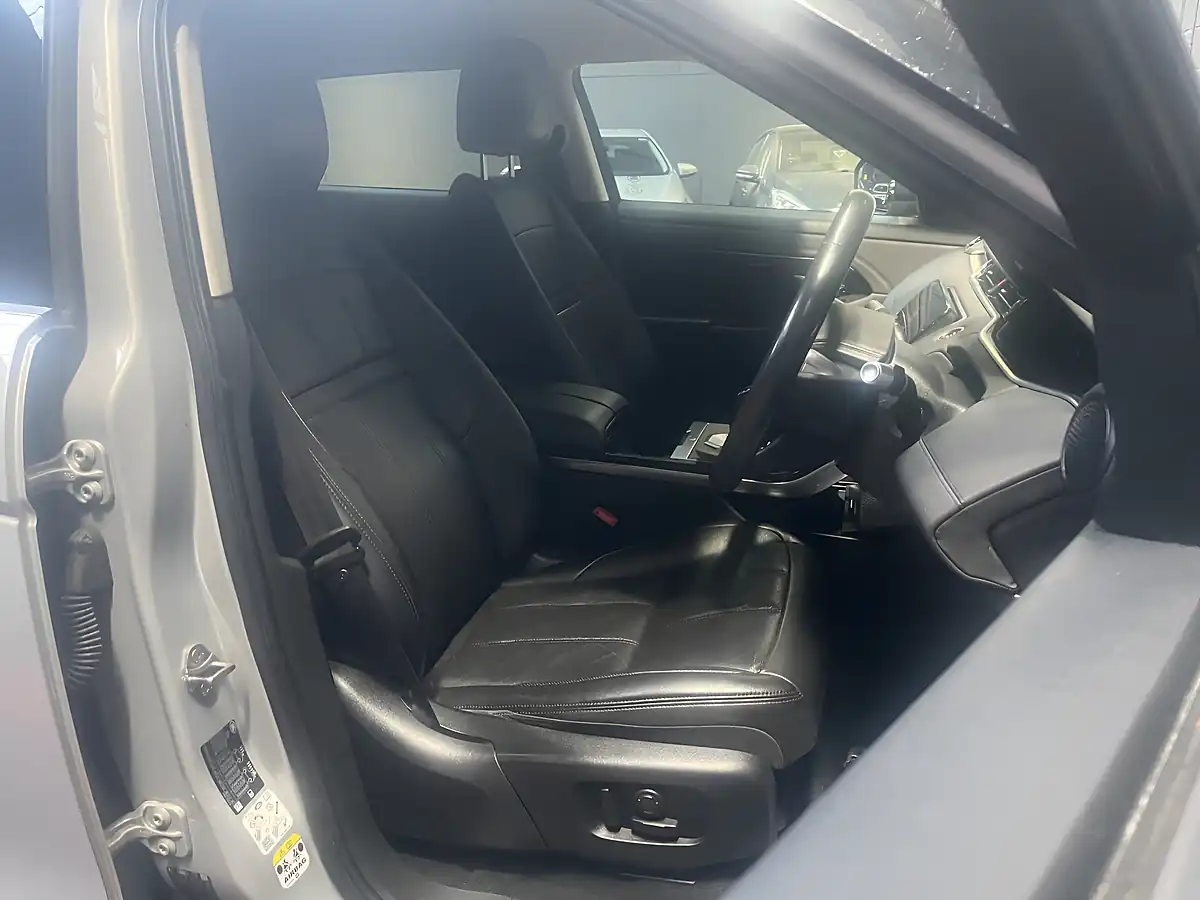 Used 2019 Land Rover Range Rover Evoque Se Silver - Interior and Exterior details 12