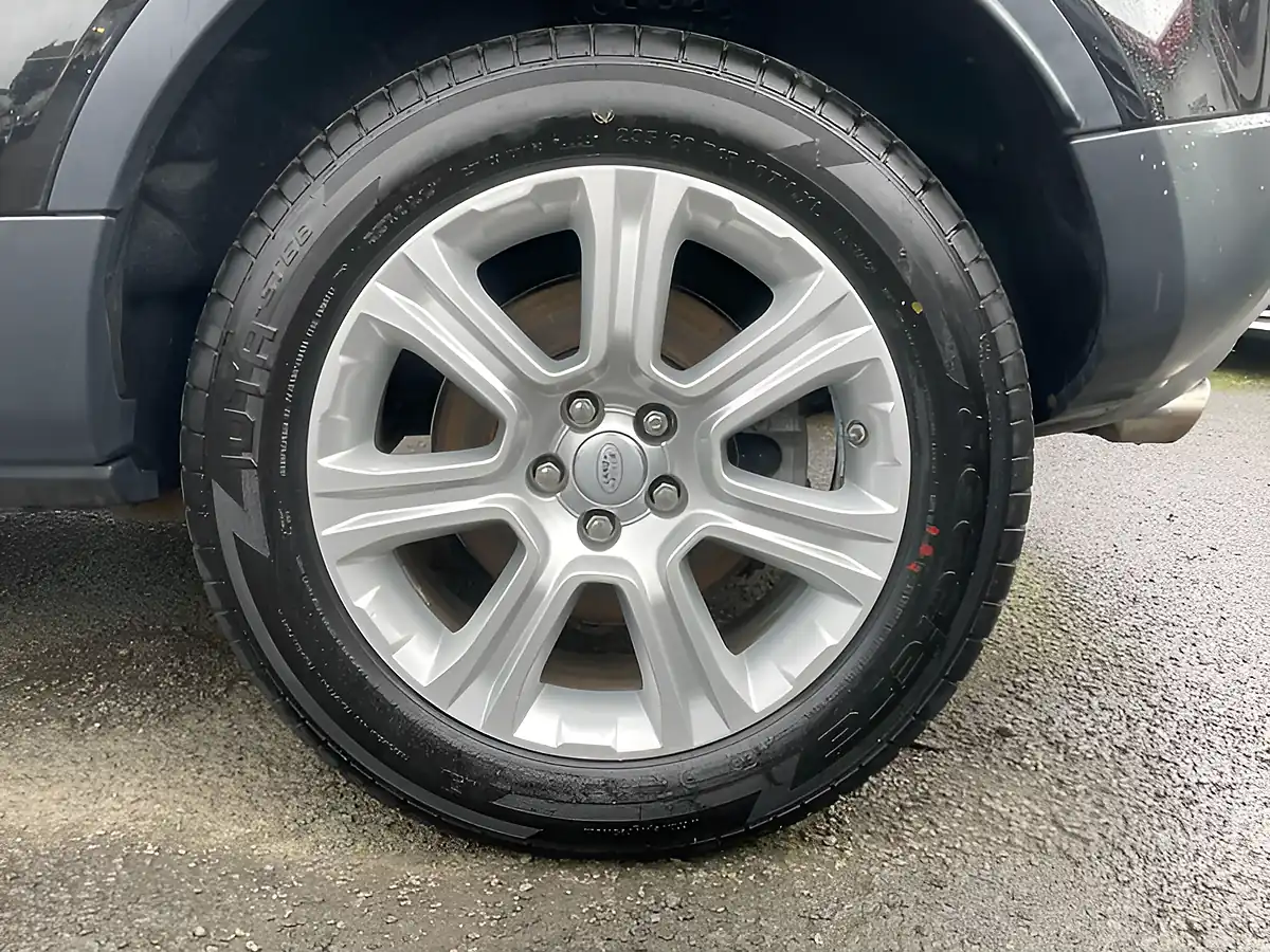 Used 2019 Land Rover Range Rover Evoque Se Tech Black - Interior and Exterior details 6
