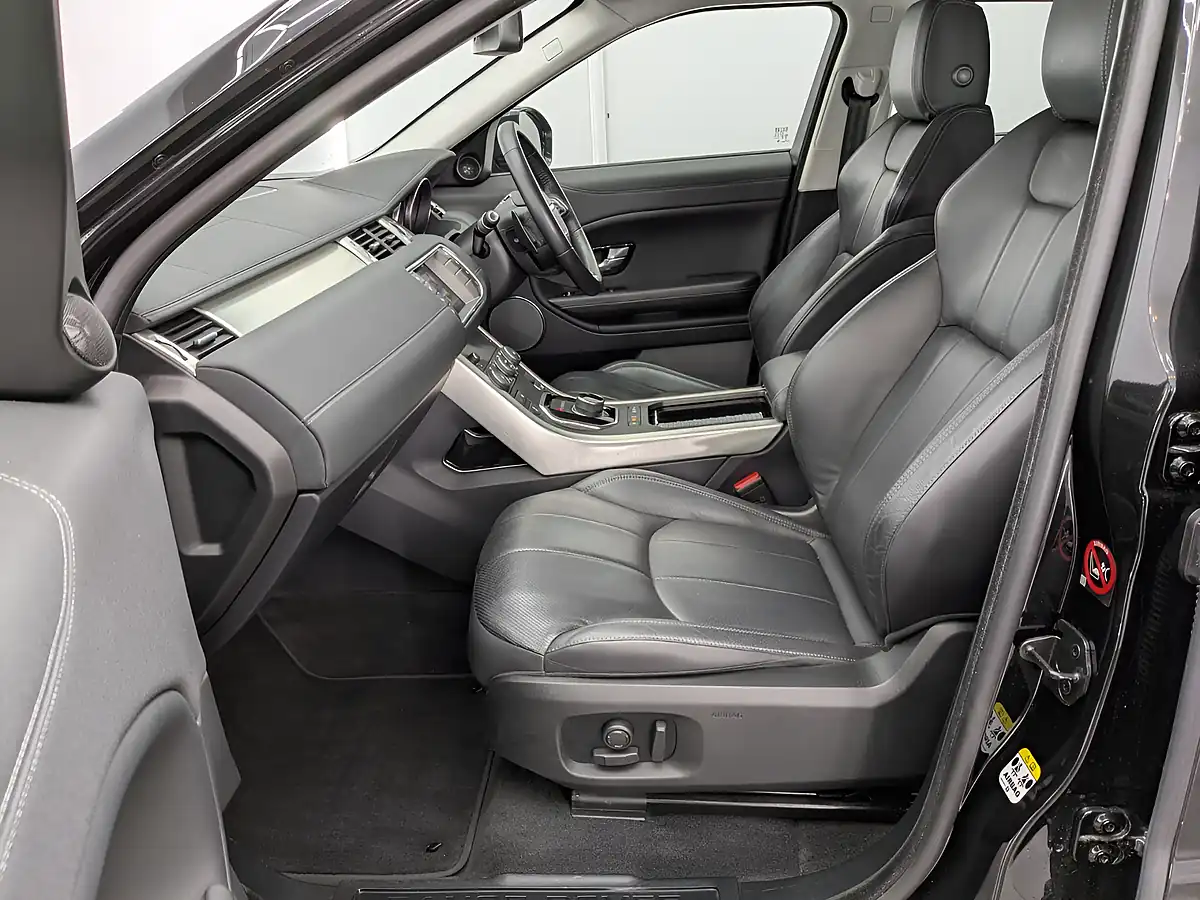 Used 2019 Land Rover Range Rover Evoque Se Tech Santorini Black - Interior and Exterior details 14