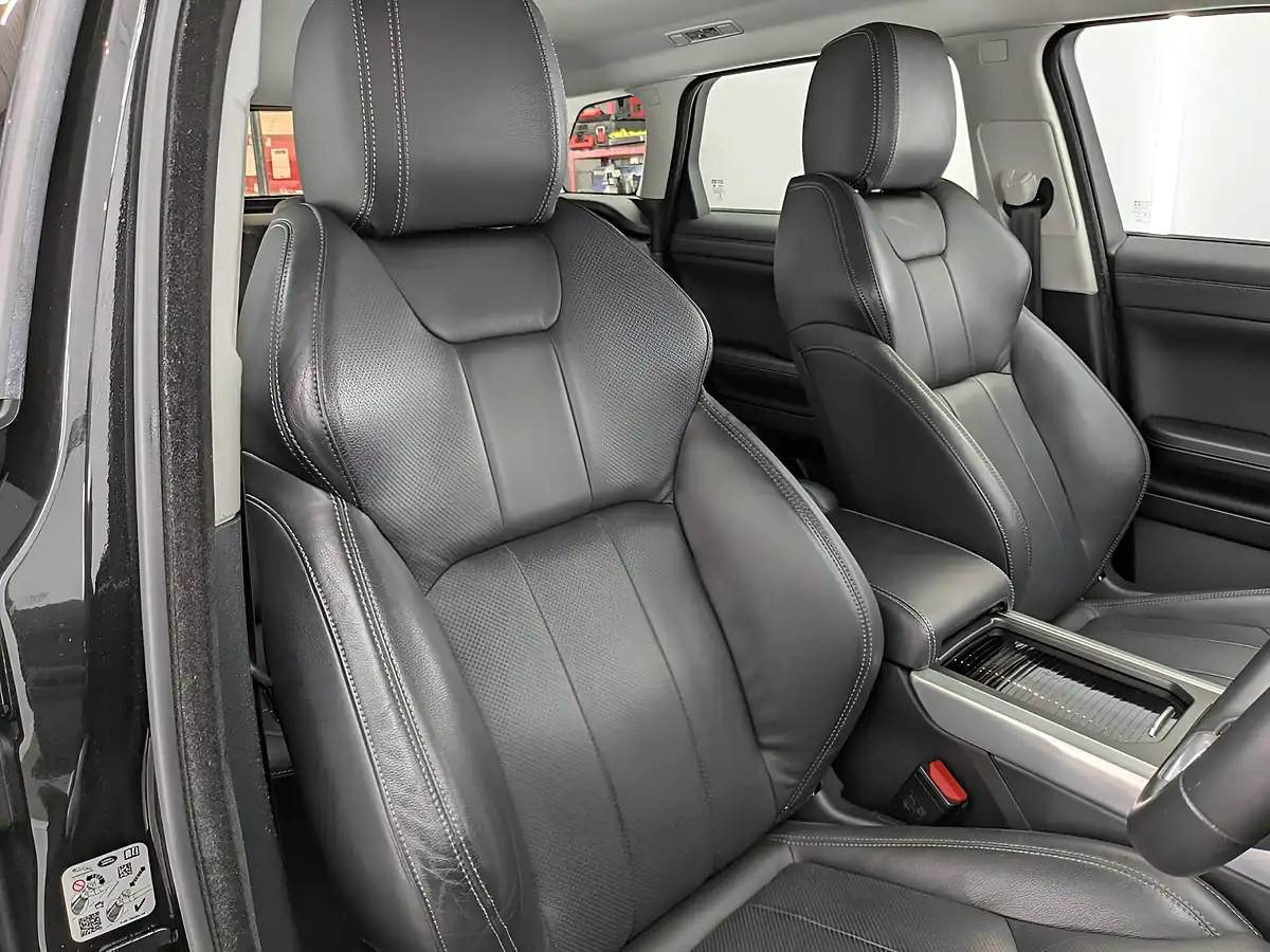 Used 2019 Land Rover Range Rover Evoque Se Tech Santorini Black - Interior and Exterior details 19
