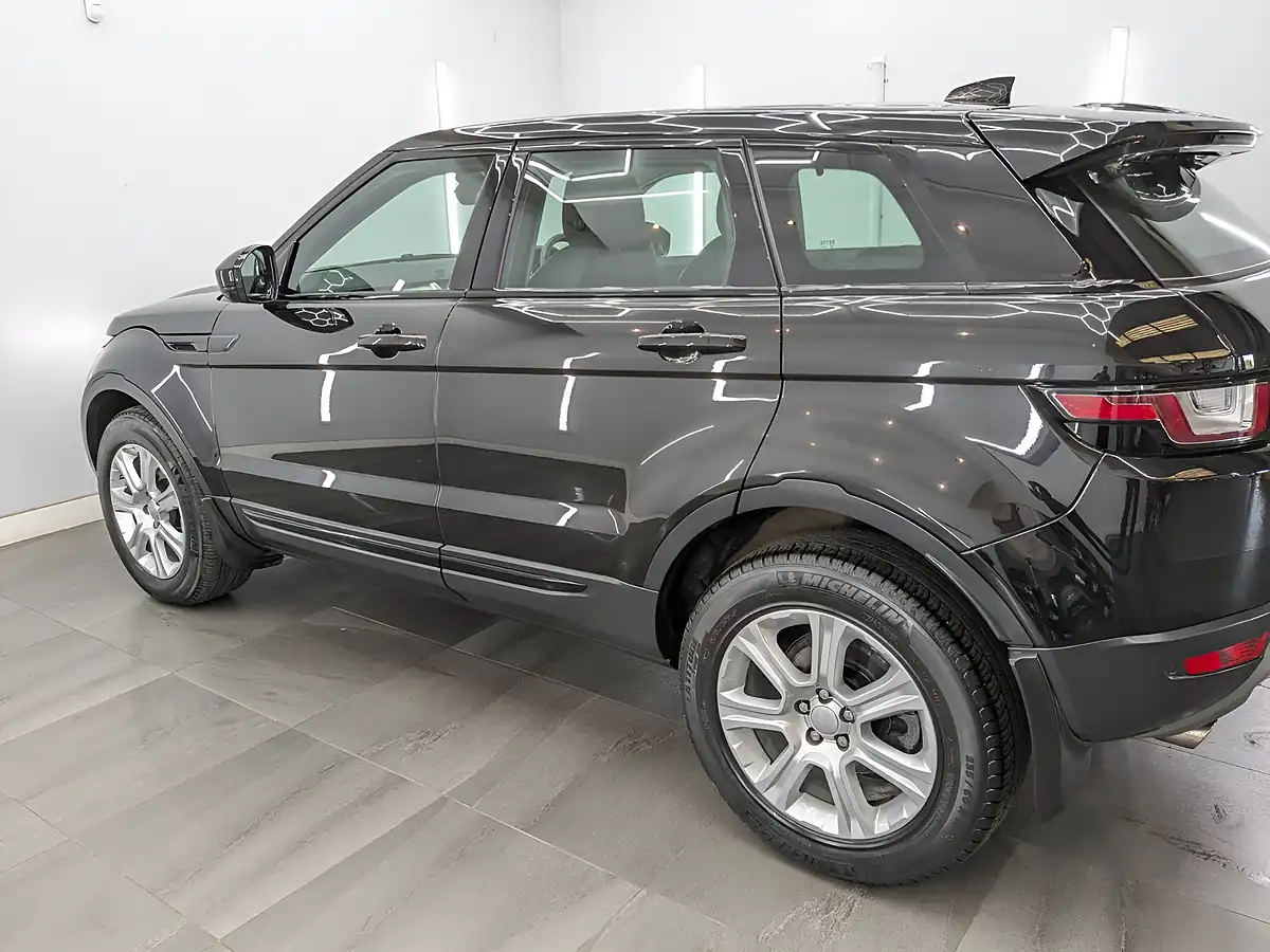 Used 2019 Land Rover Range Rover Evoque Se Tech Santorini Black - Interior and Exterior details 6