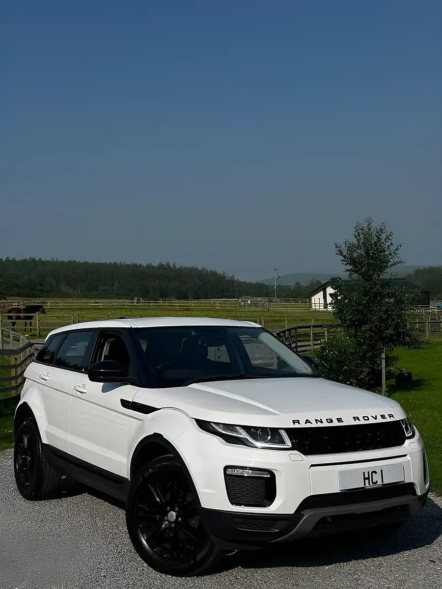 Used 2019 Land Rover Range Rover Evoque Se Tech White - Front View
