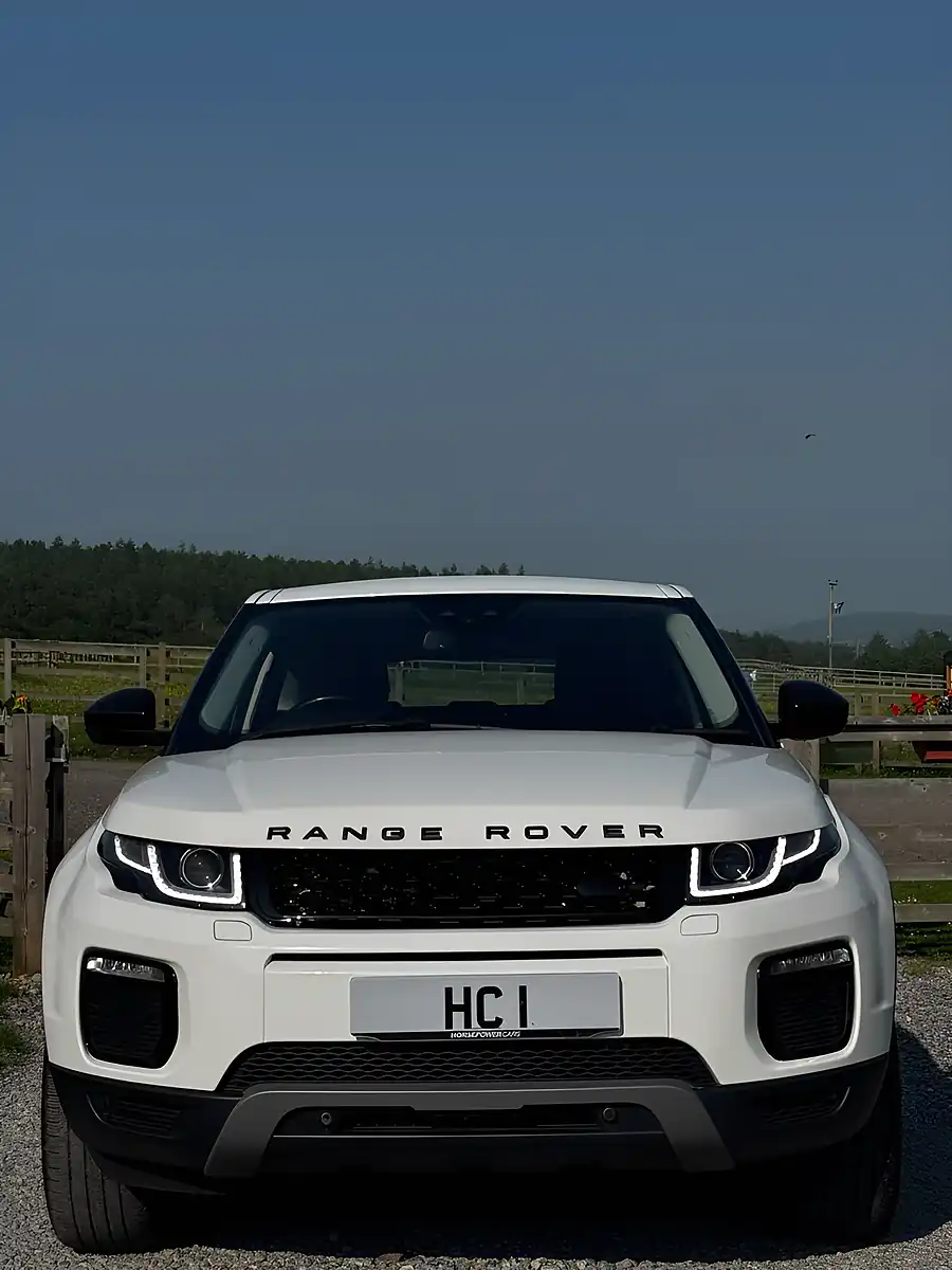Used 2019 Land Rover Range Rover Evoque Se Tech White - Interior and Exterior details 10