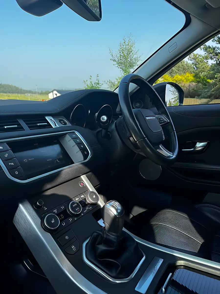 Used 2019 Land Rover Range Rover Evoque Se Tech White - Interior and Exterior details 12