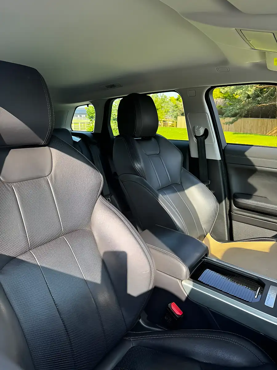 Used 2019 Land Rover Range Rover Evoque Se Tech White - Interior and Exterior details 14