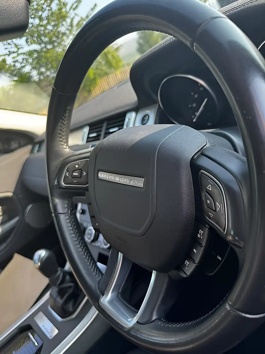 Used 2019 Land Rover Range Rover Evoque Se Tech White - Interior and Exterior details 15