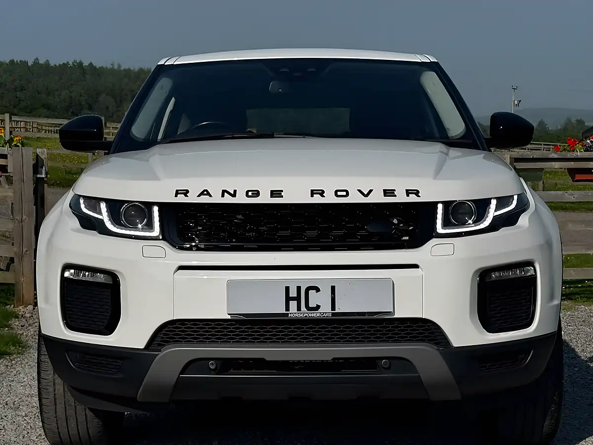 Used 2019 Land Rover Range Rover Evoque Se Tech White - Interior and Exterior details 3