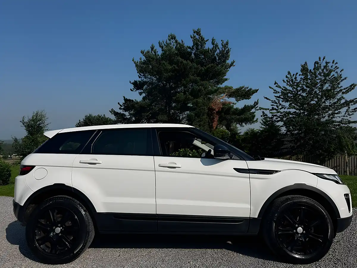Used 2019 Land Rover Range Rover Evoque Se Tech White - Interior and Exterior details 4