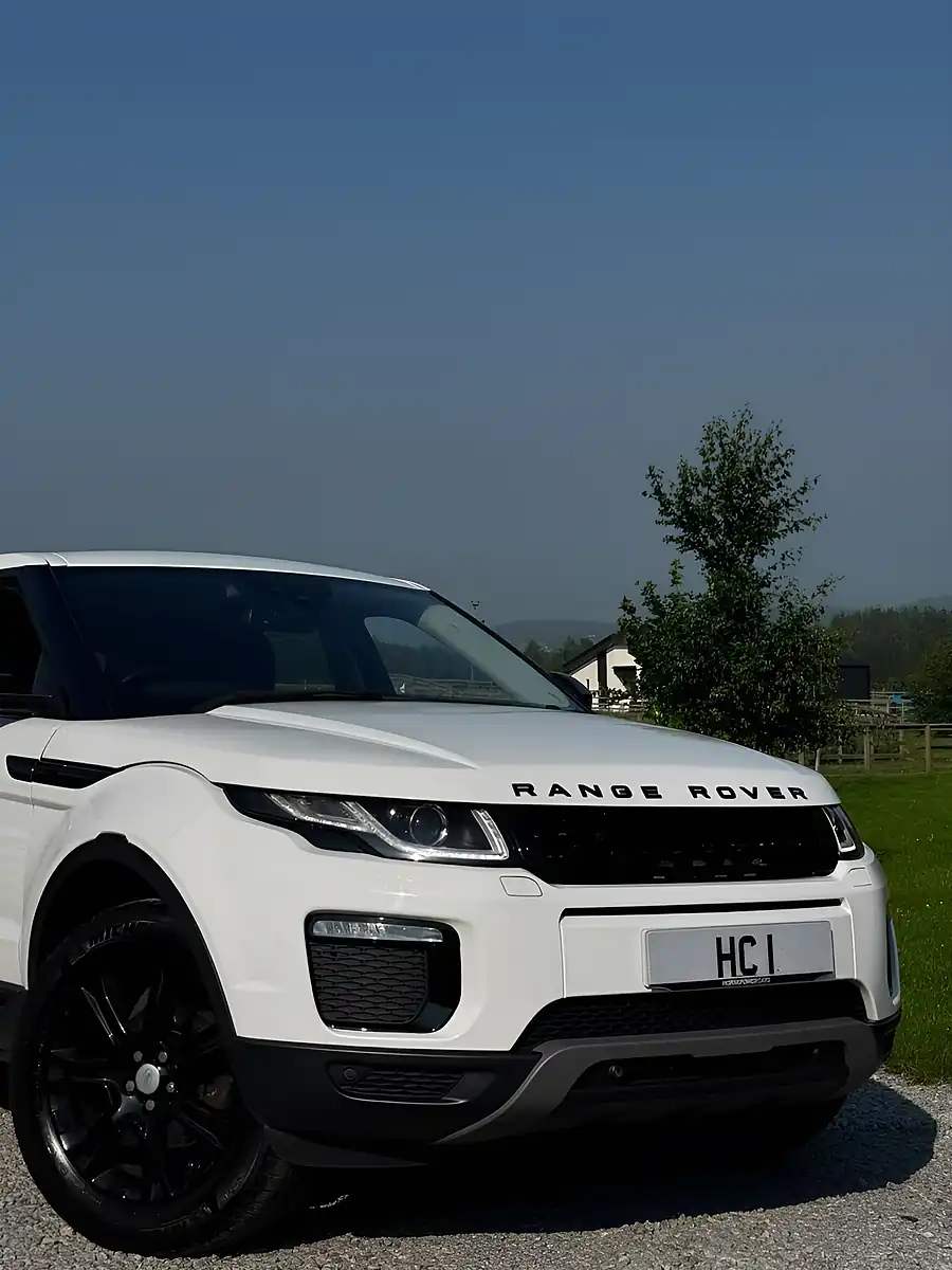 Used 2019 Land Rover Range Rover Evoque Se Tech White - Interior and Exterior details 8