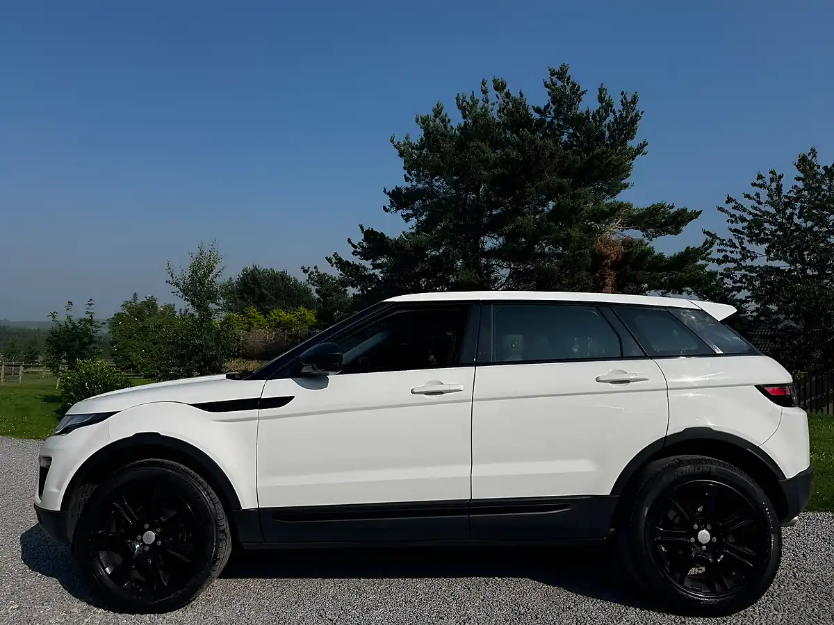 Used 2019 Land Rover Range Rover Evoque Se Tech White - Interior and Exterior details 9