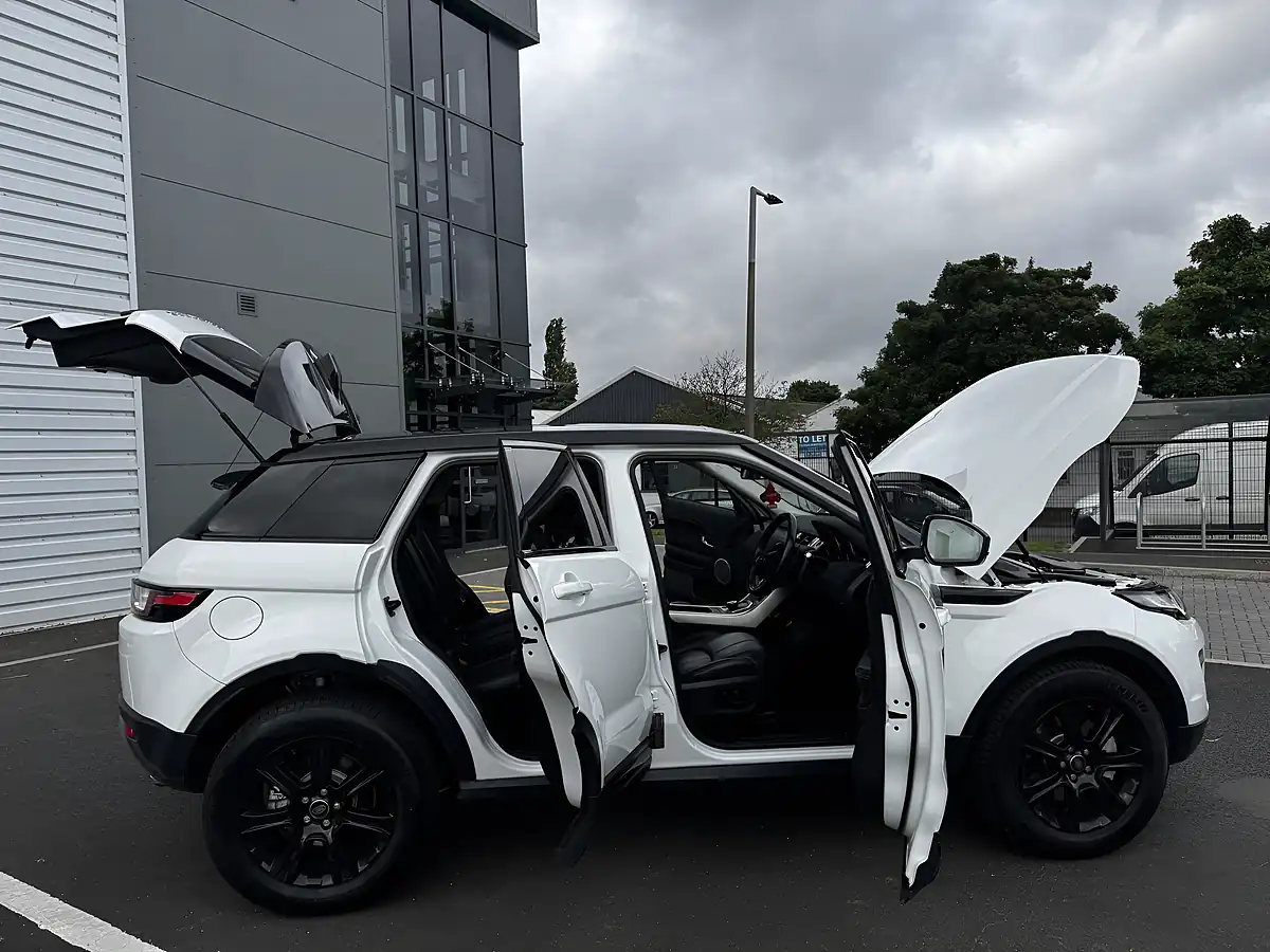 Used 2019 Land Rover Range Rover Evoque Se Tech White - Interior and Exterior details 10
