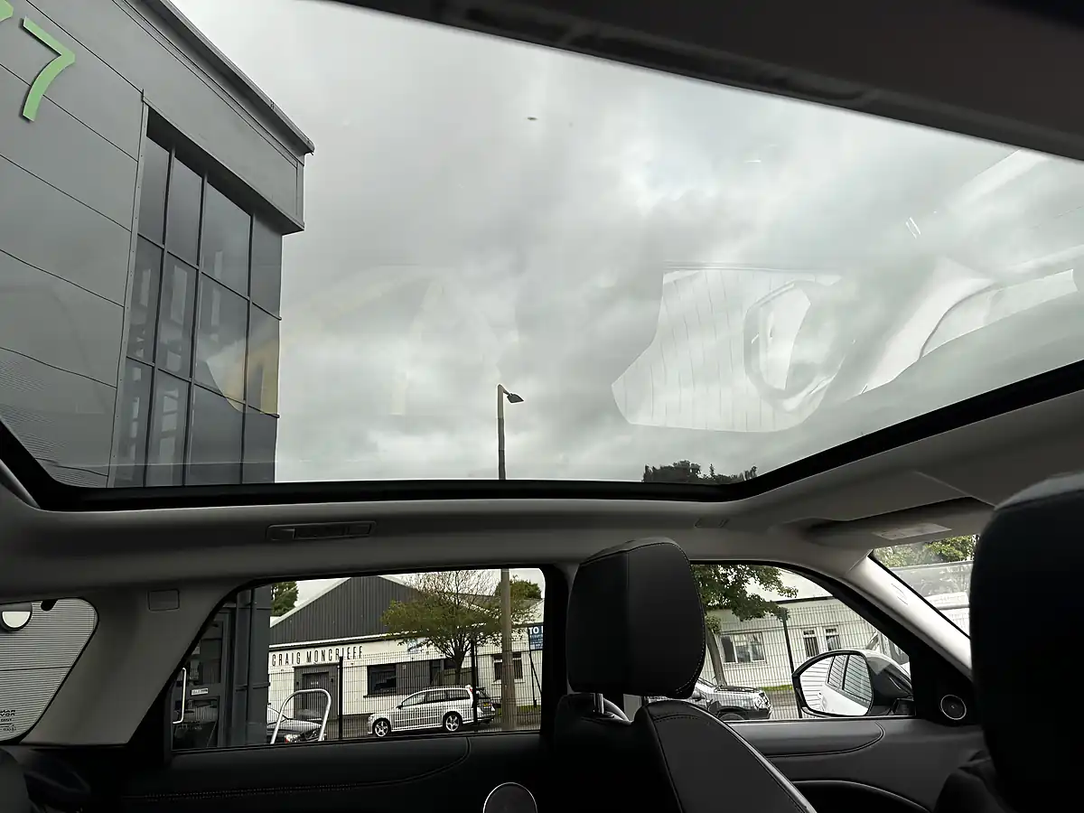 Used 2019 Land Rover Range Rover Evoque Se Tech White - Interior and Exterior details 14
