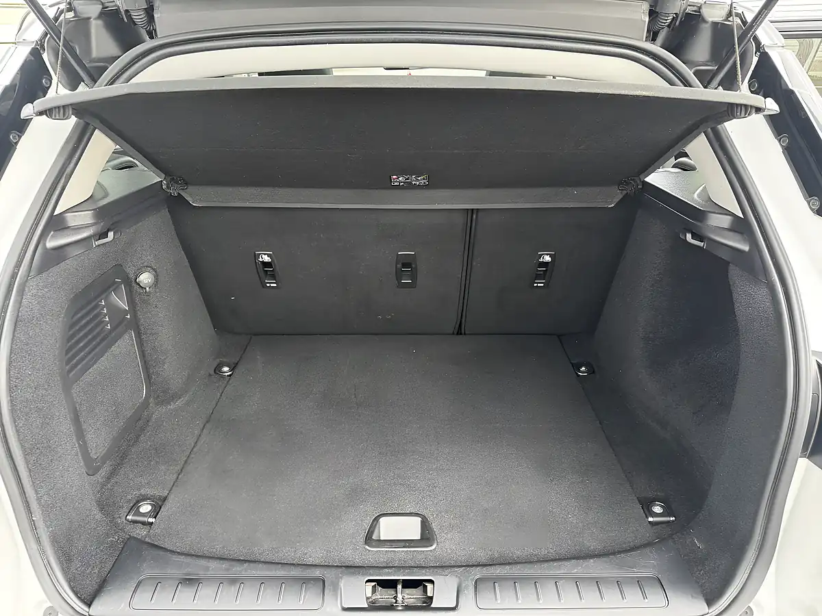 Used 2019 Land Rover Range Rover Evoque Se Tech White - Interior and Exterior details 16