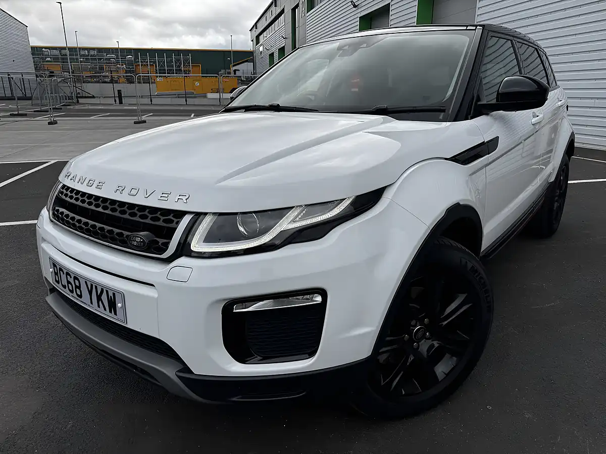 Used 2019 Land Rover Range Rover Evoque Se Tech White - Interior and Exterior details 3