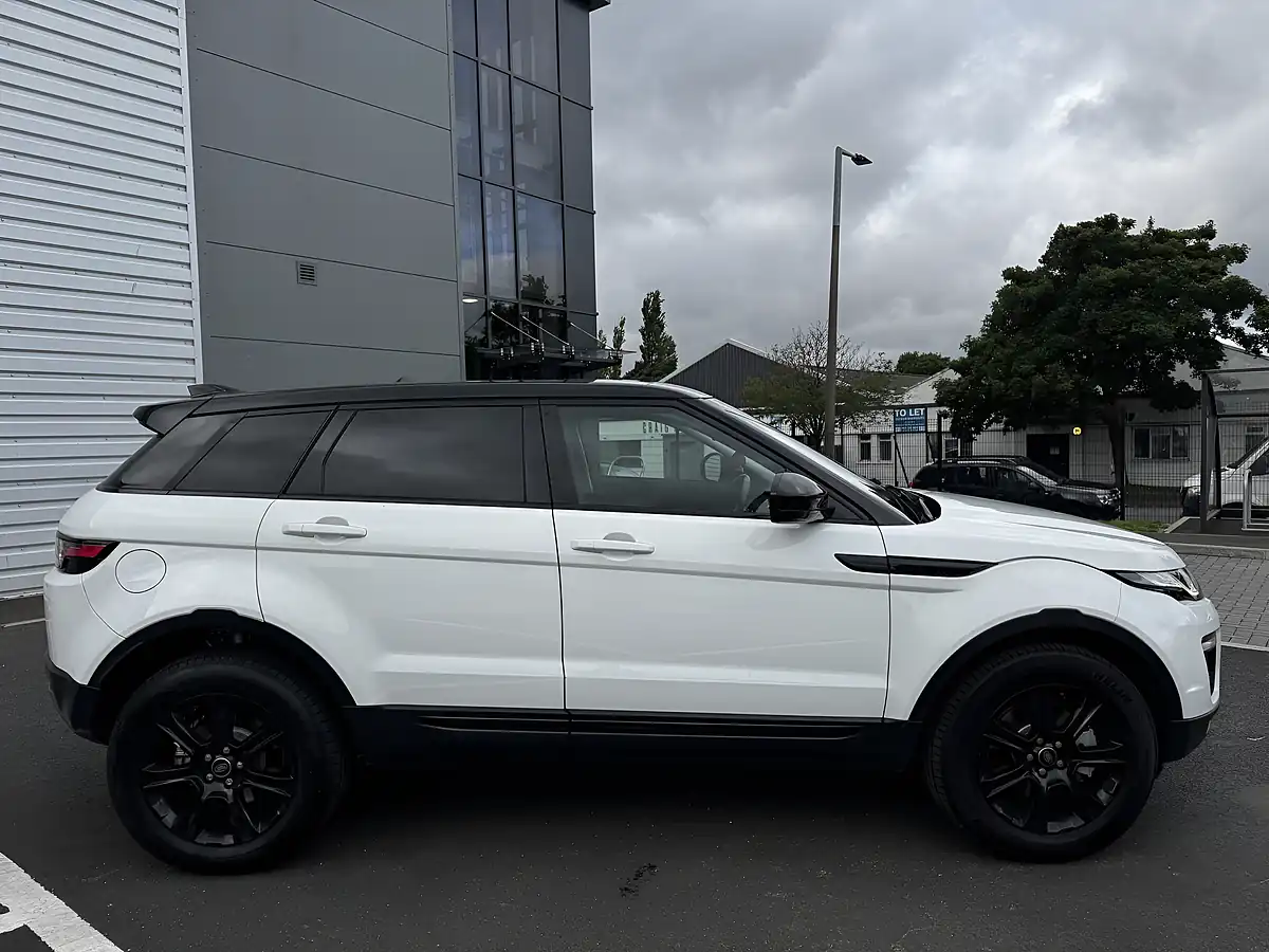 Used 2019 Land Rover Range Rover Evoque Se Tech White - Interior and Exterior details 6