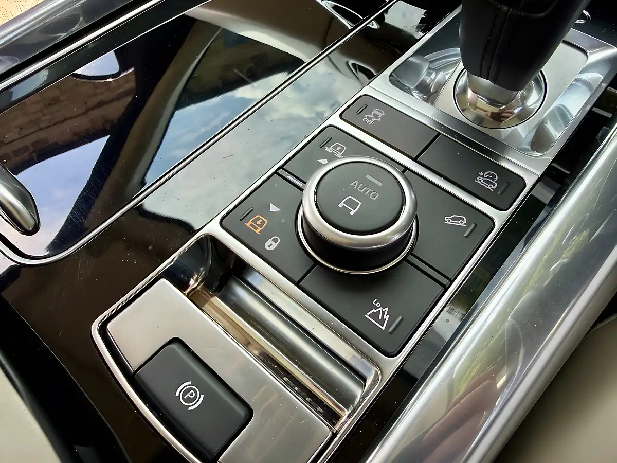 Used 2019 Land Rover Range Rover Sport Autobiography Dynamic Silicon Silver - Interior and Exterior details 18