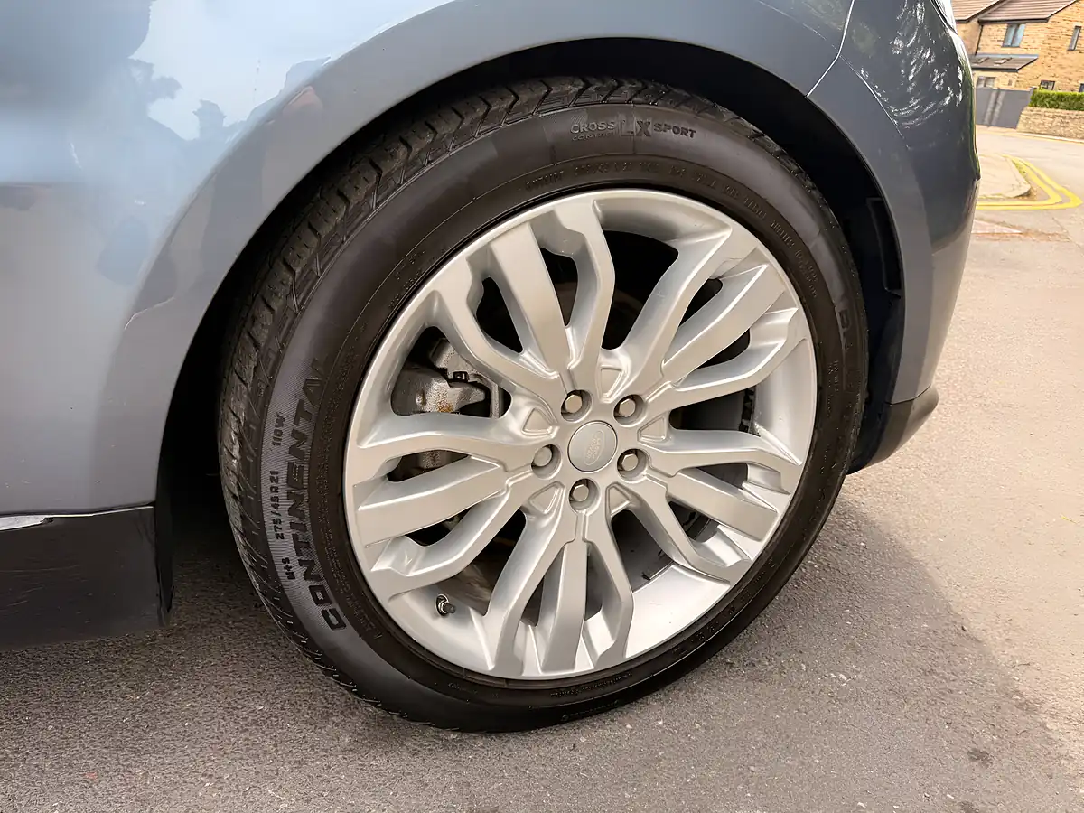 Used 2019 Land Rover Range Rover Sport Hse Byron Blue - Interior and Exterior details 15
