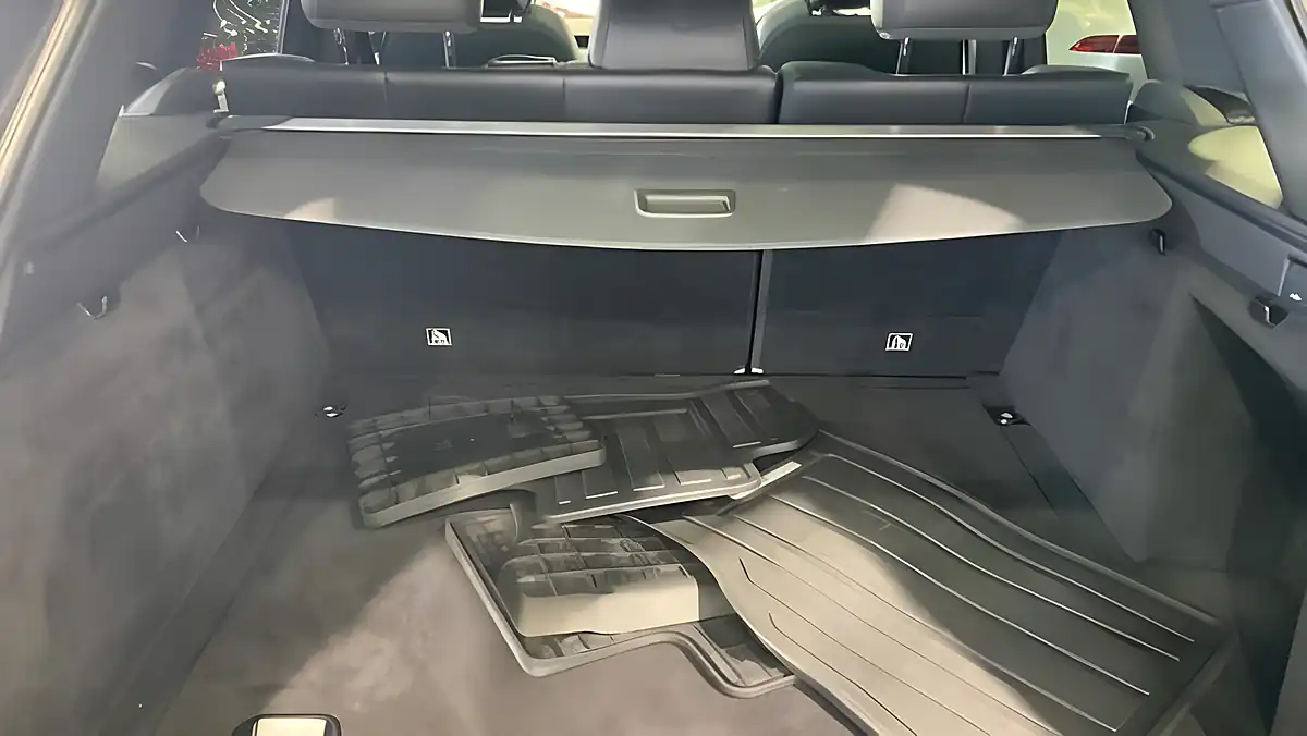 Used 2019 Land Rover Range Rover Sport Hse Dynamic Black - Interior and Exterior details 9