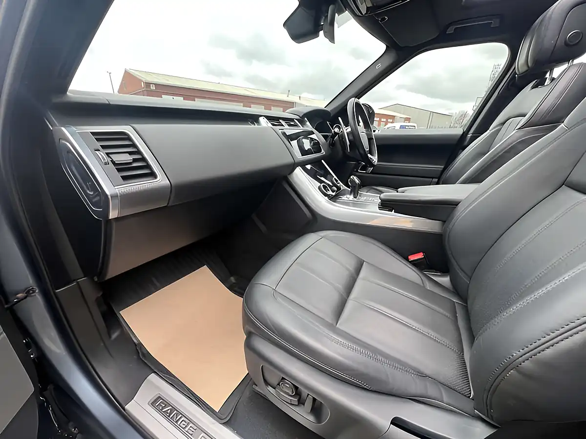 Used 2019 Land Rover Range Rover Sport Hse Dynamic Byron Blue - Interior and Exterior details 18