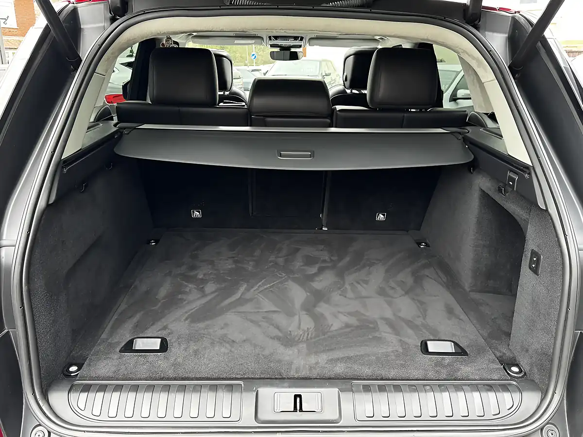 Used 2019 Land Rover Range Rover Sport Hst Firenze Red - Interior and Exterior details 19