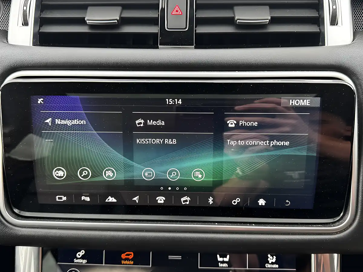 Used 2019 Land Rover Range Rover Sport Hst Firenze Red - Interior and Exterior details 17