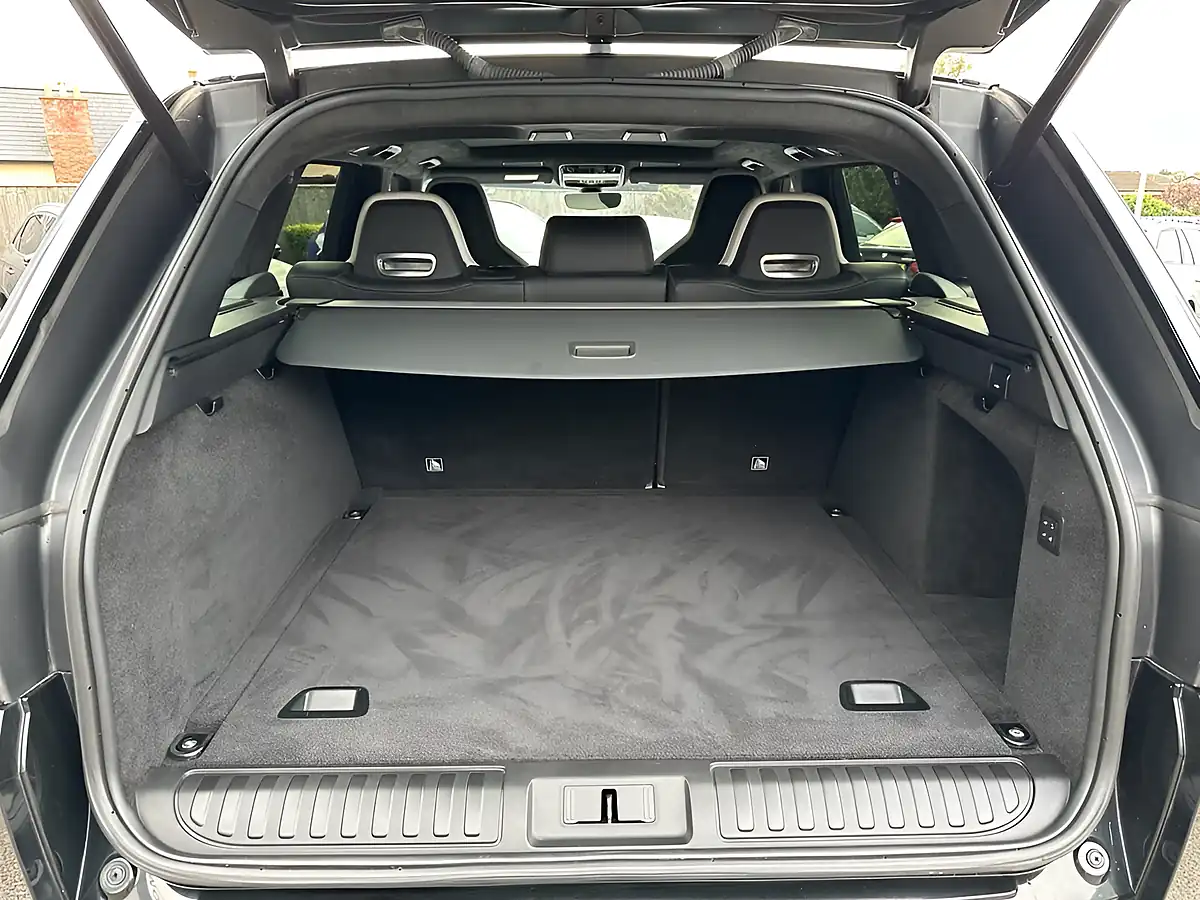 Used 2019 Land Rover Range Rover Sport Svr Black - Interior and Exterior details 2