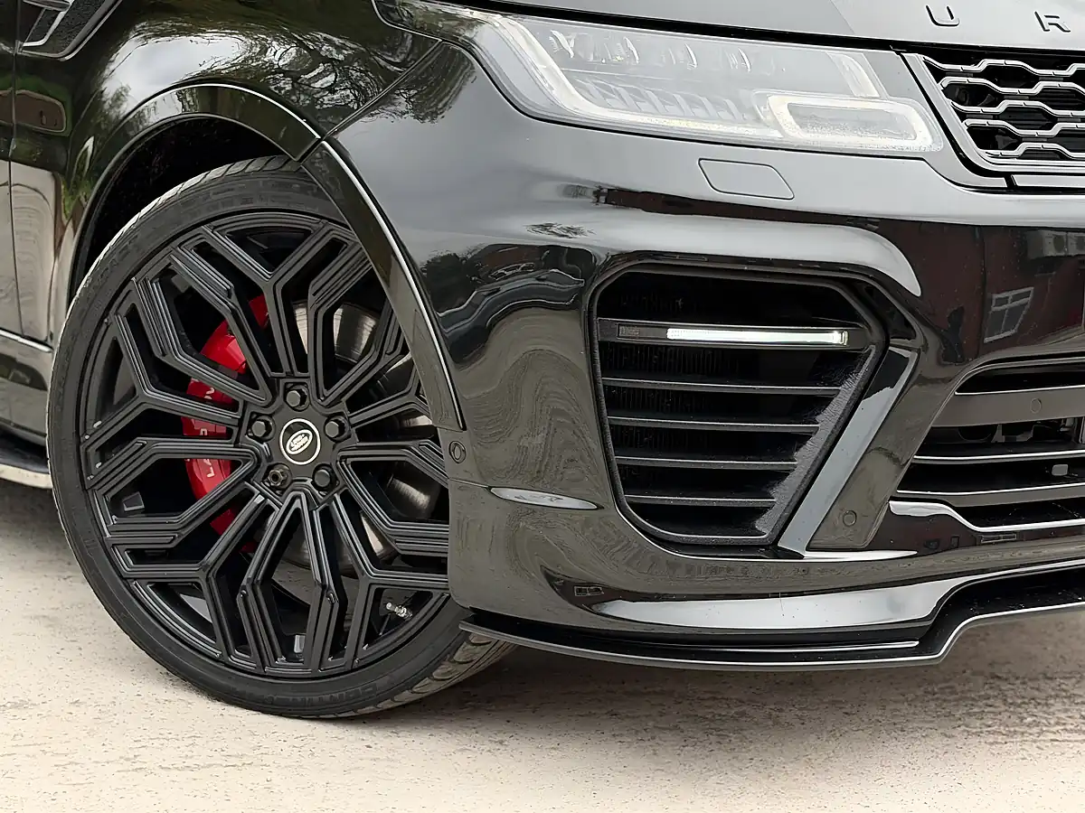 Used 2019 Land Rover Range Rover Sport Svr Black - Interior and Exterior details 15