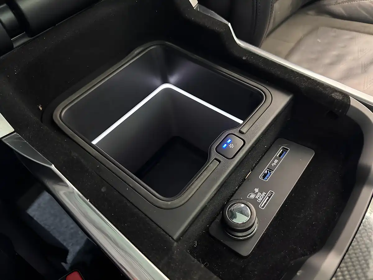 Used 2019 Land Rover Range Rover Sport Svr Blue - Interior and Exterior details 14