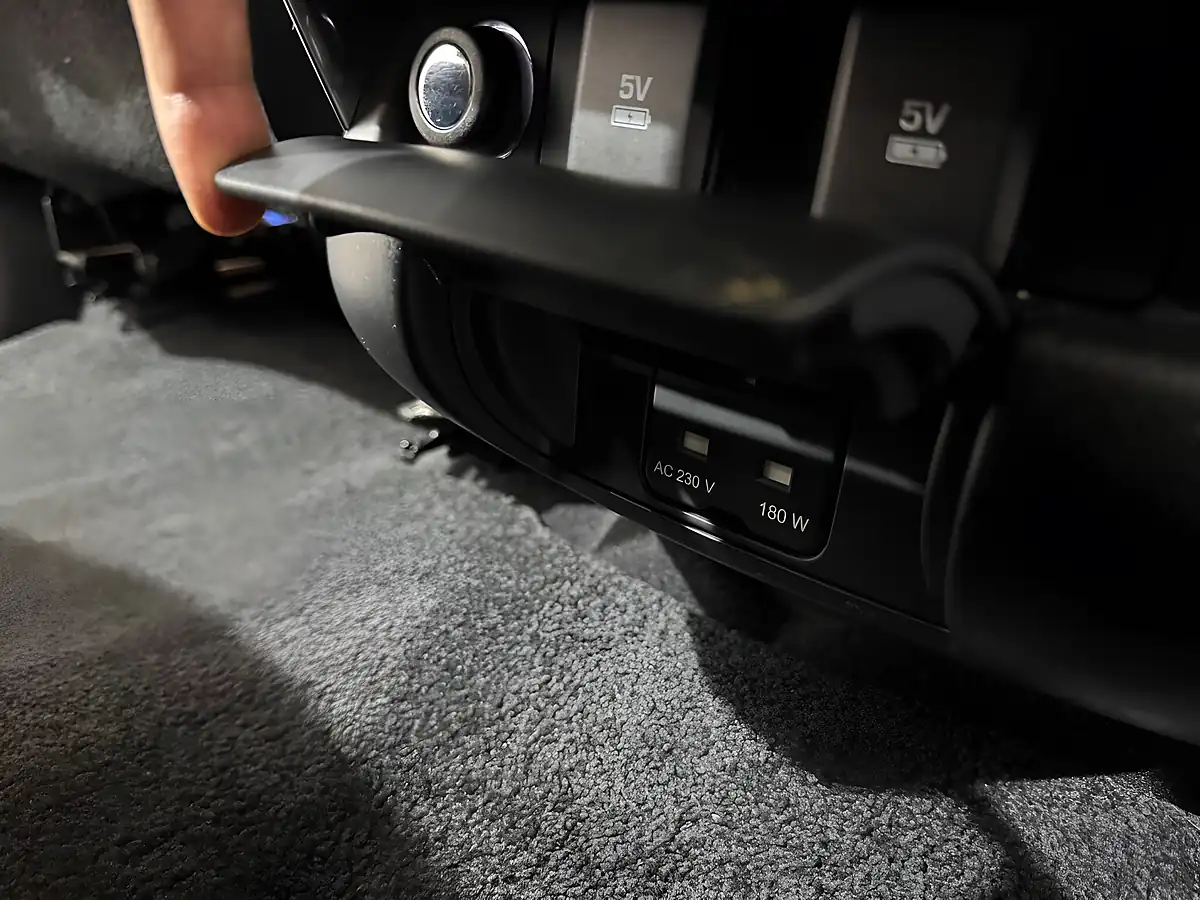 Used 2019 Land Rover Range Rover Sport Svr Blue - Interior and Exterior details 16