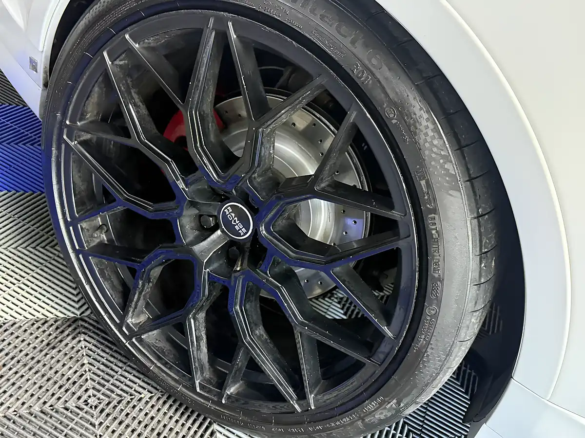 Used 2019 Land Rover Range Rover Sport Svr Carbon Edition Silver - Interior and Exterior details 12