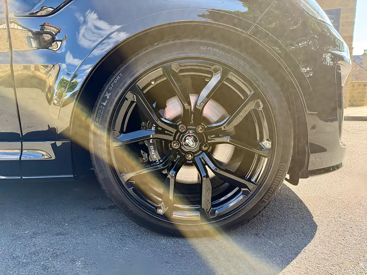 Used 2019 Land Rover Range Rover Sport Svr Santorini Black - Interior and Exterior details 10