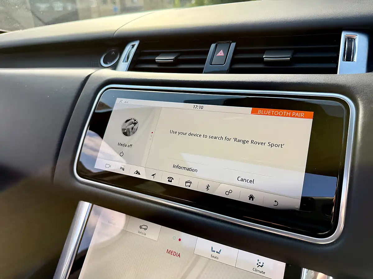 Used 2019 Land Rover Range Rover Sport Svr Santorini Black - Interior and Exterior details 16