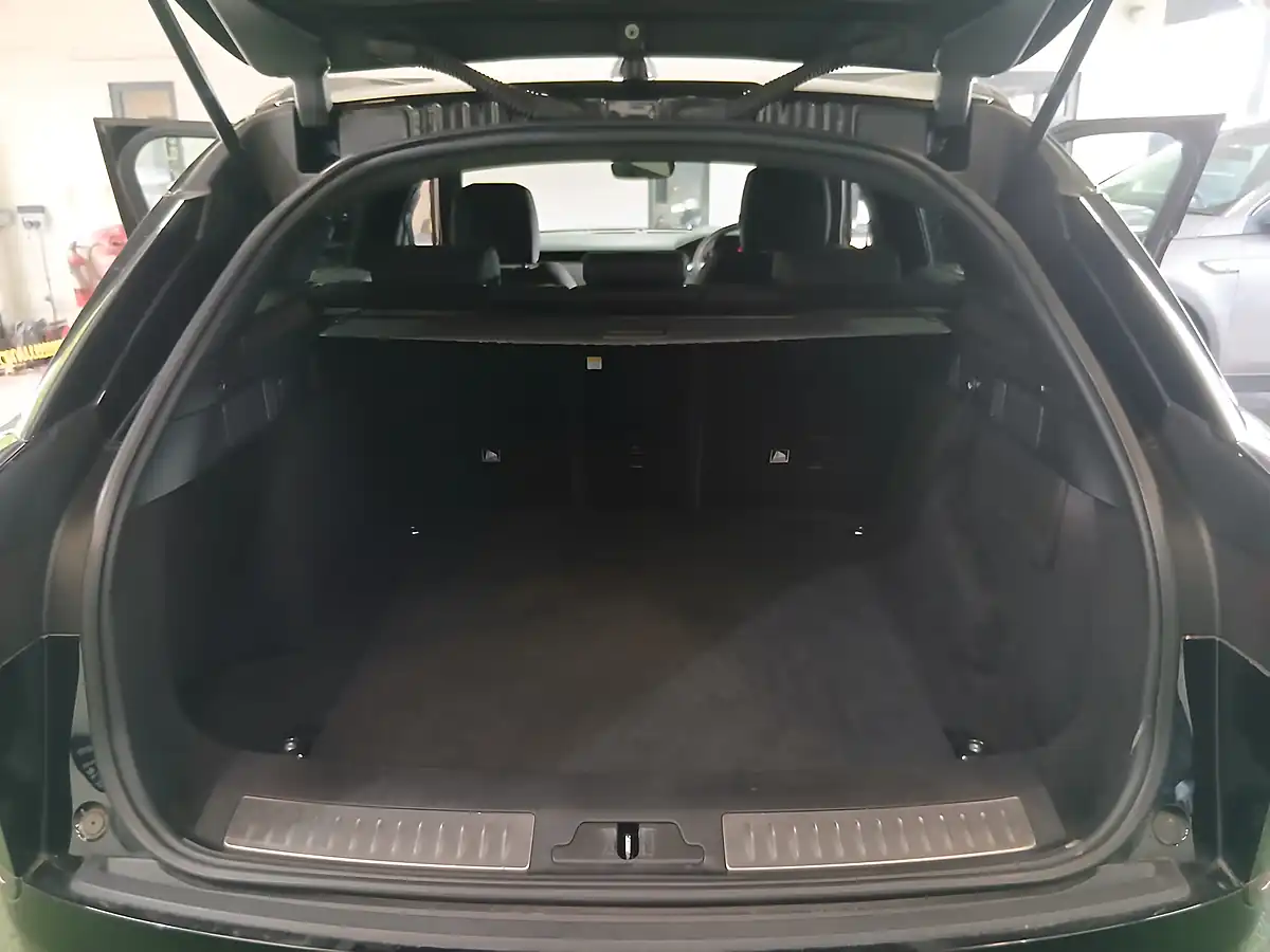 Used 2019 Land Rover Range Rover Velar R-Dynamic Black - Interior and Exterior details 20