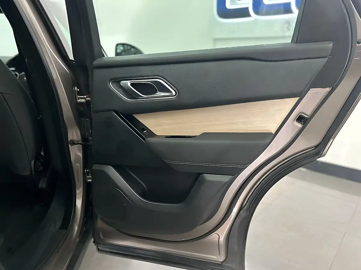 Used 2019 Land Rover Range Rover Velar R-Dynamic Brown - Interior and Exterior details 16