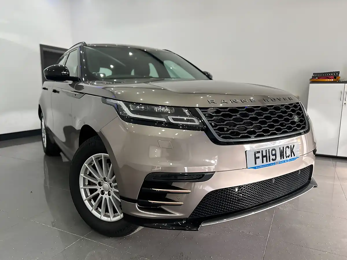 Used 2019 Land Rover Range Rover Velar R-Dynamic Brown - Interior and Exterior details 7