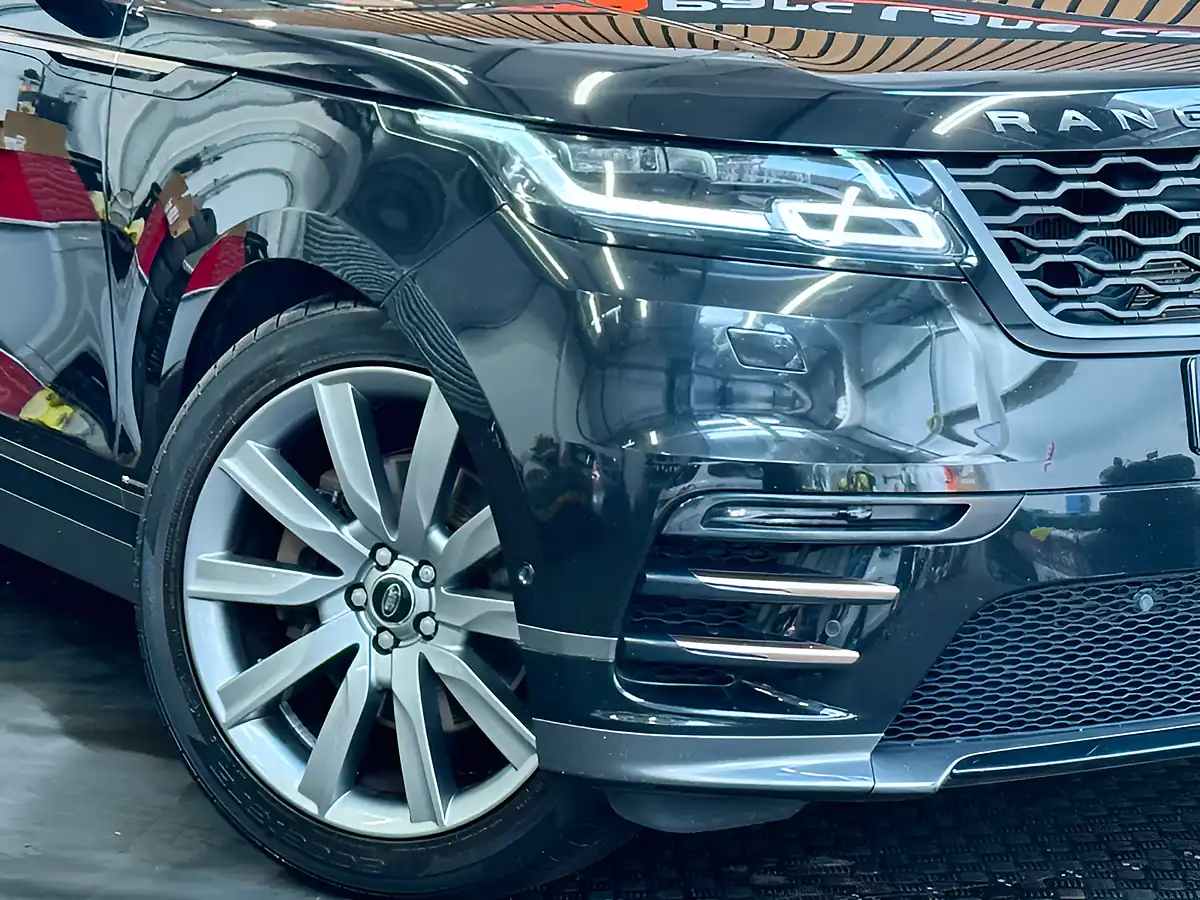 Used 2019 Land Rover Range Rover Velar R-Dynamic Hse Black - Interior and Exterior details 10