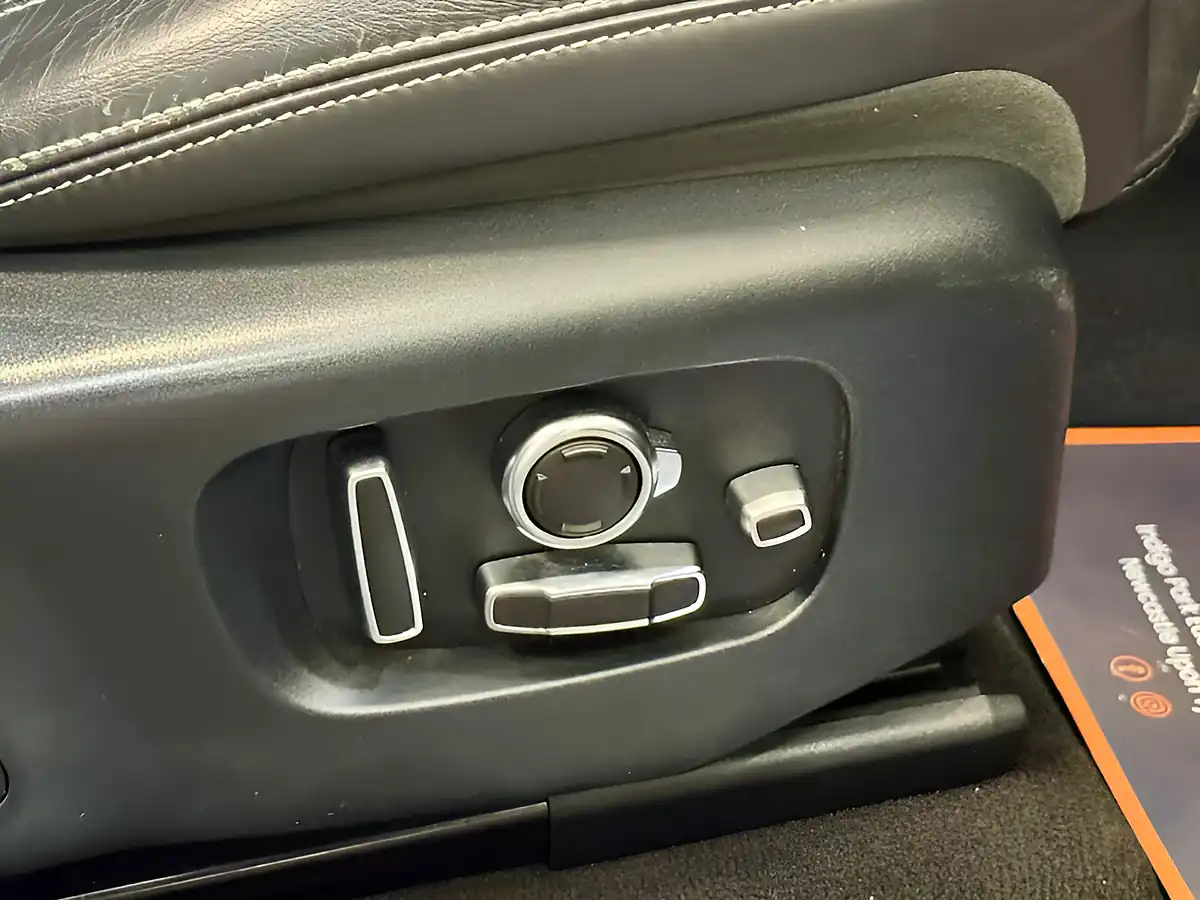 Used 2019 Land Rover Range Rover Velar R-Dynamic Hse Black - Interior and Exterior details 15