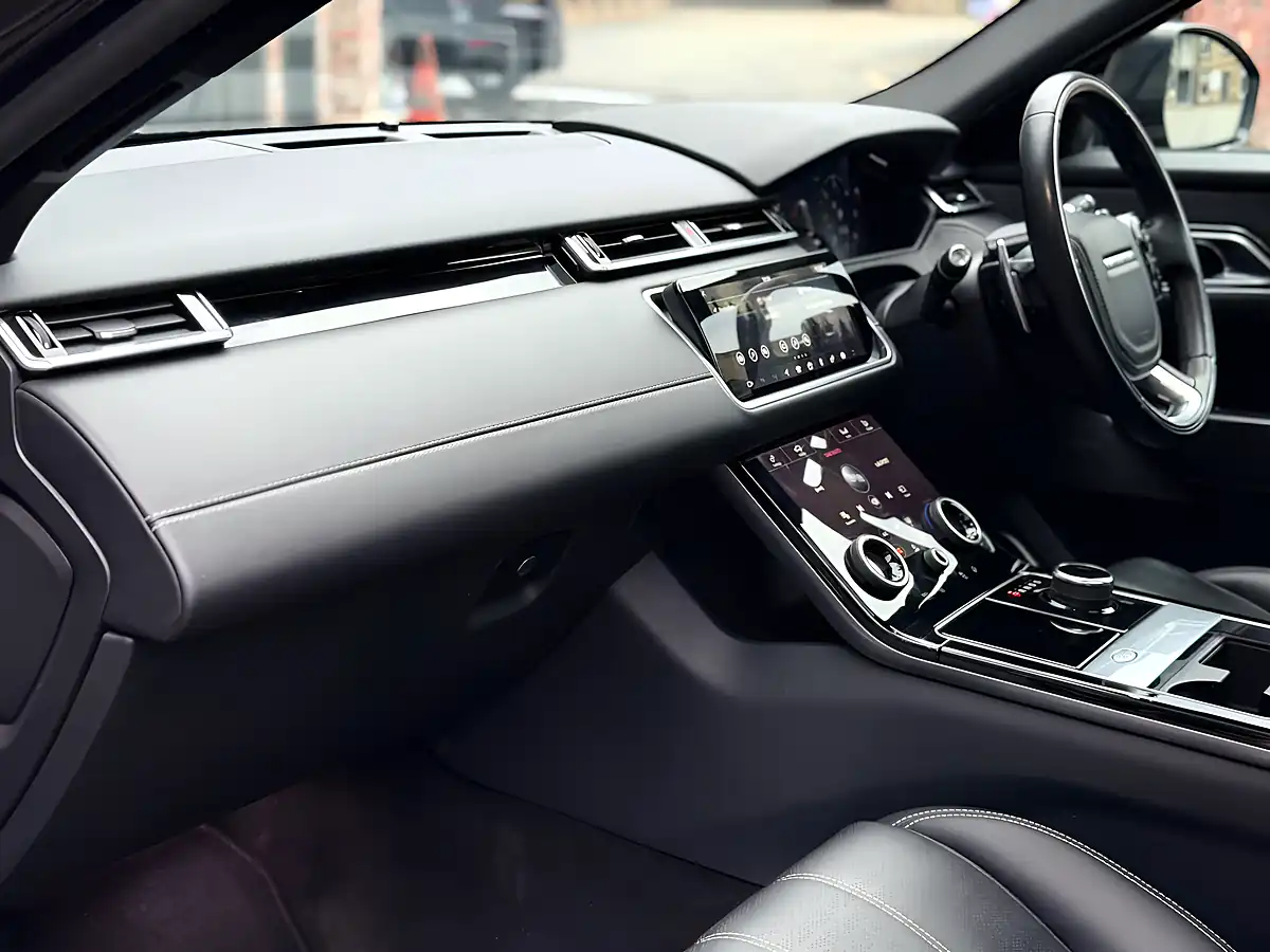 Used 2019 Land Rover Range Rover Velar R-Dynamic Hse Black - Interior and Exterior details 18