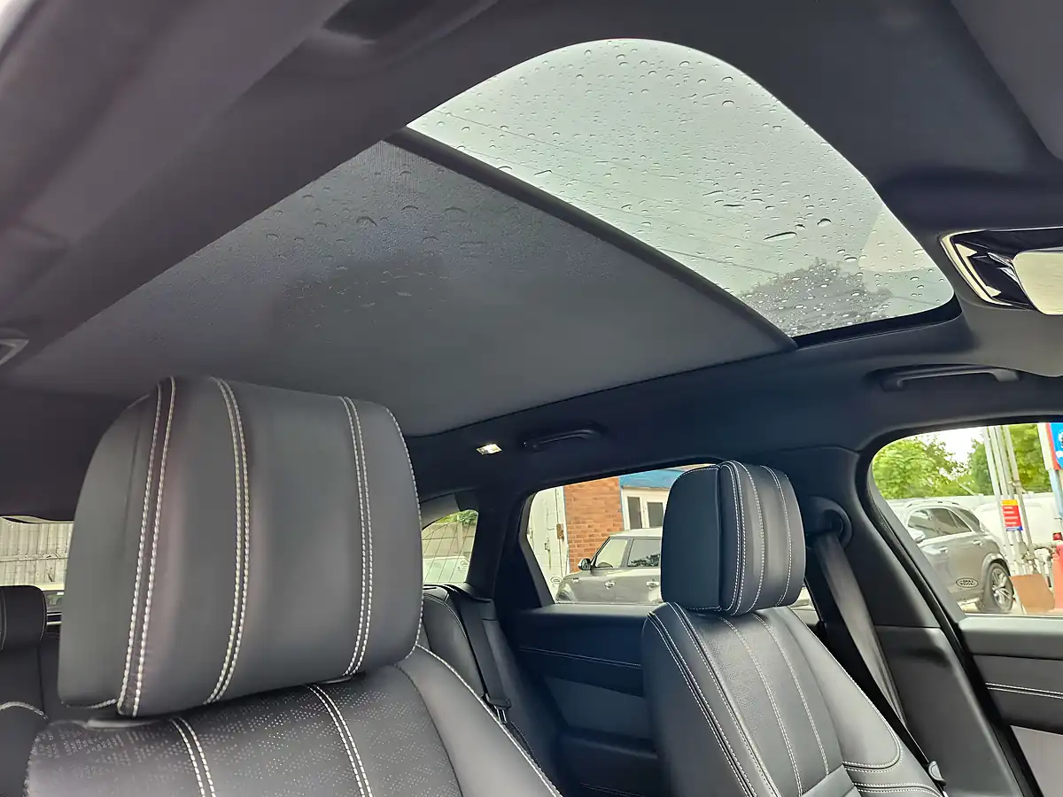 Used 2019 Land Rover Range Rover Velar R-Dynamic Hse Black - Interior and Exterior details 10